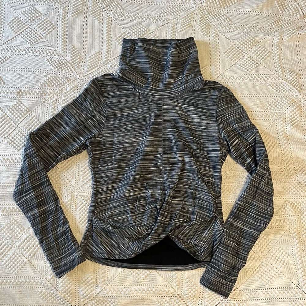 Lululemon long sleeve turtleneck